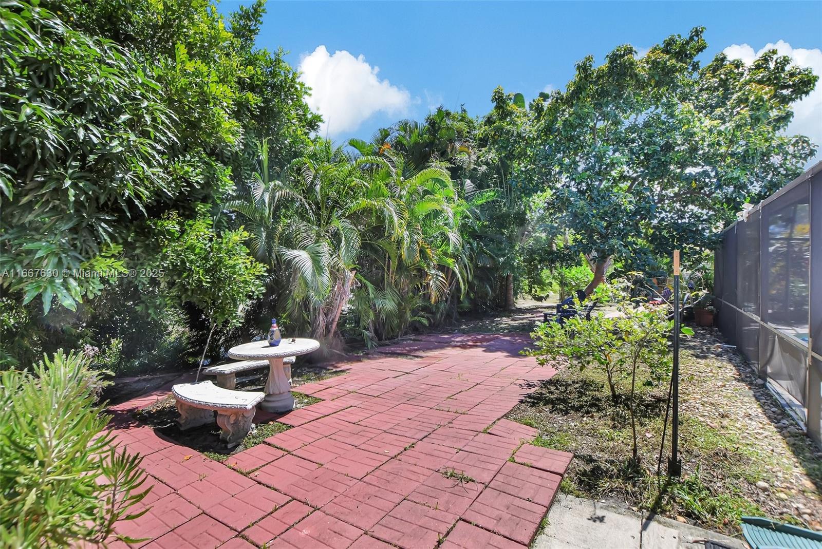 COUNTRY CLUB VILLAGE SEC - Residential