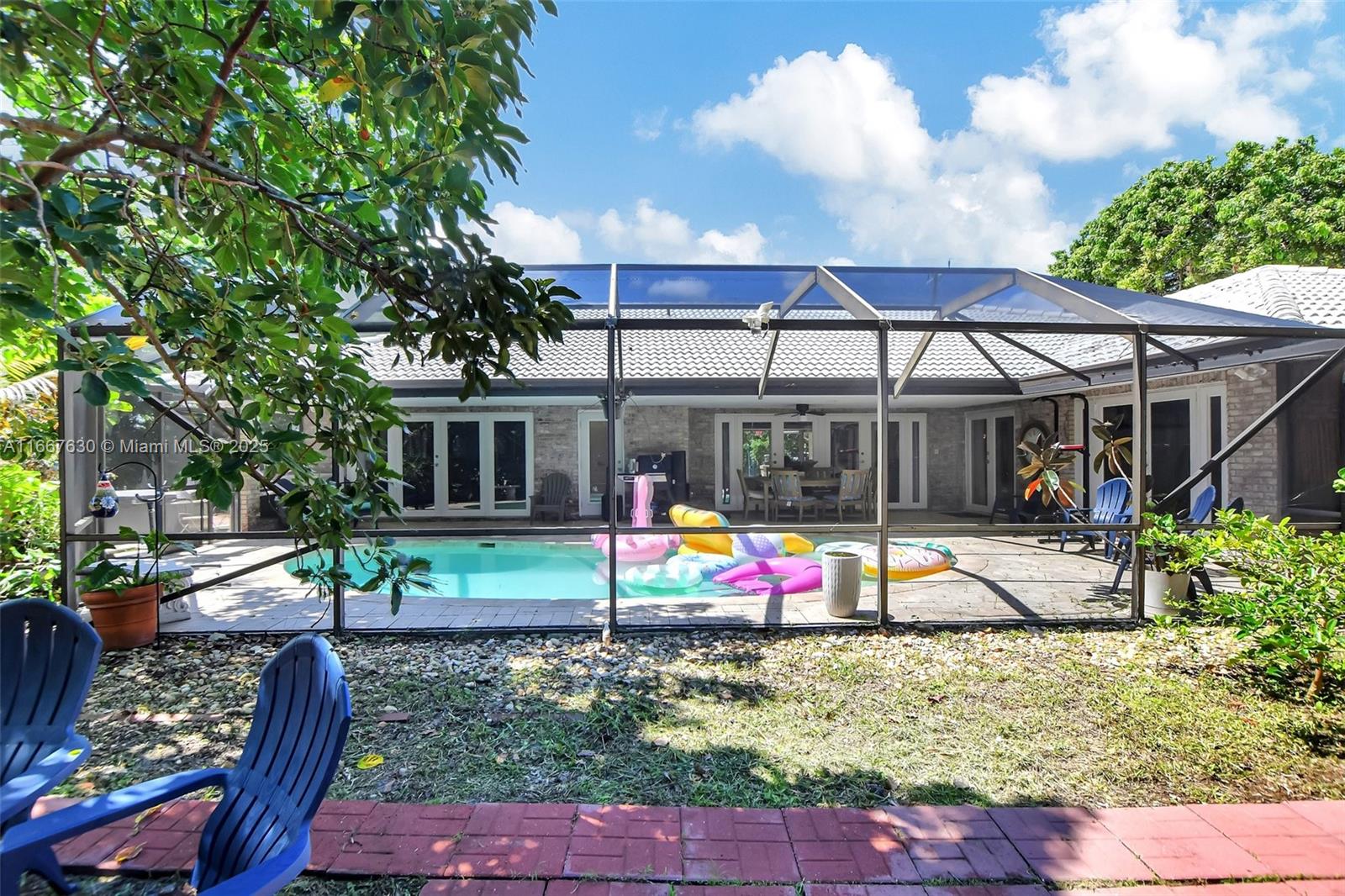 COUNTRY CLUB VILLAGE SEC - Residential