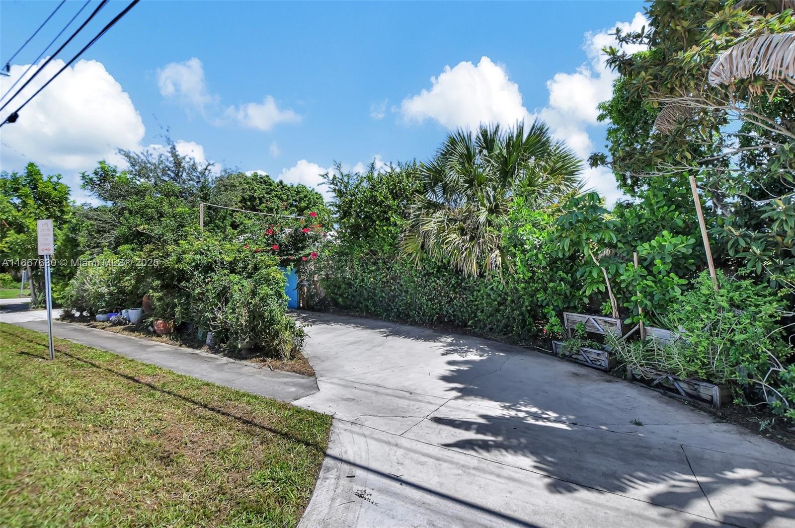 COUNTRY CLUB VILLAGE SEC - Residential