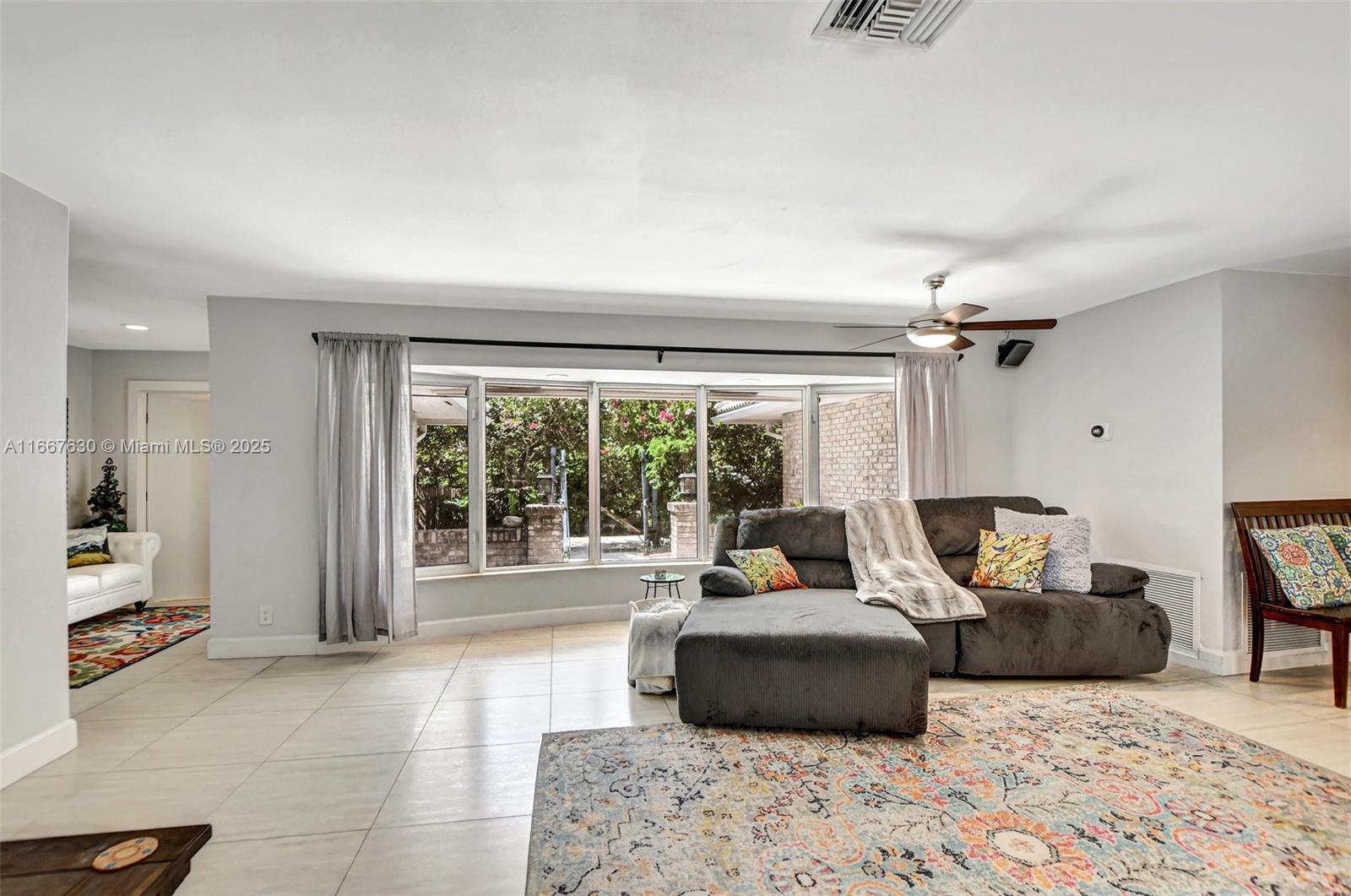 COUNTRY CLUB VILLAGE SEC - Residential
