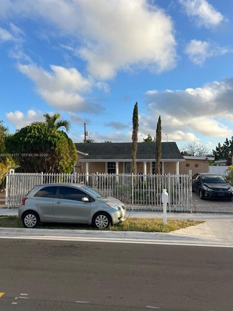 Photo of 890 SE 3rd Pl, Hialeah, FL 33010 (MLS # A11974177)