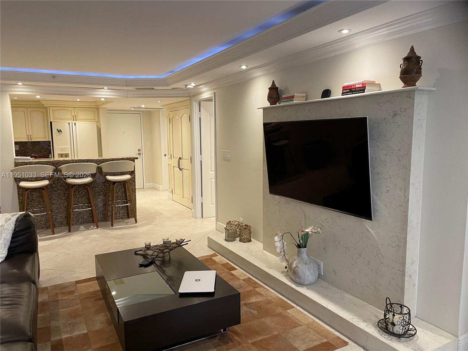 2555 Collins Ave 704