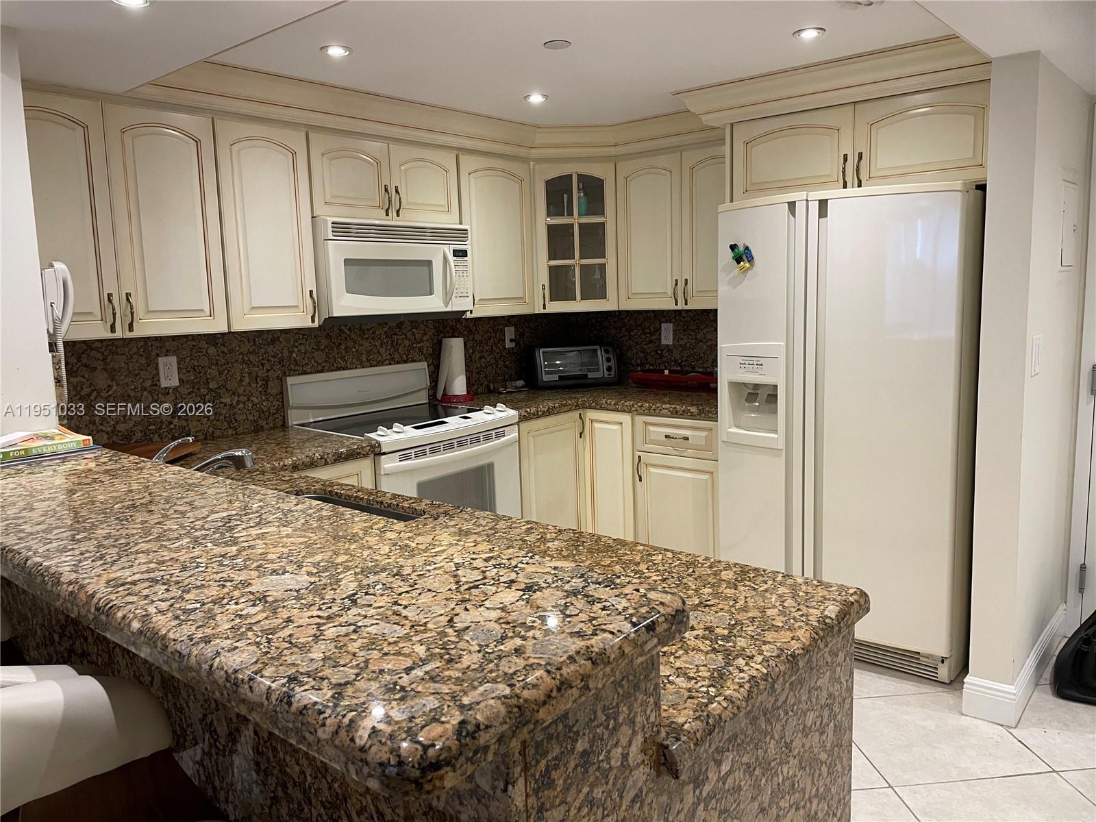 2555 Collins Ave 704