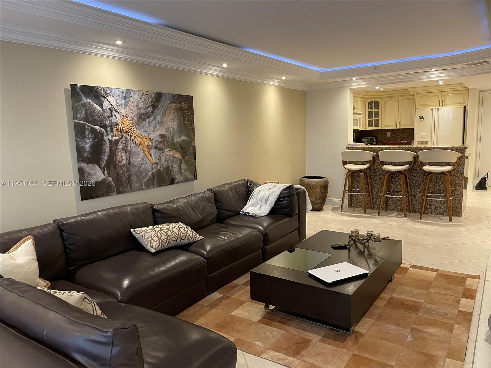 2555 Collins Ave 704