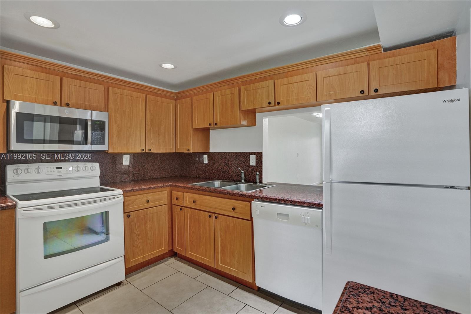 ROLLING GREEN CONDO B - Residential