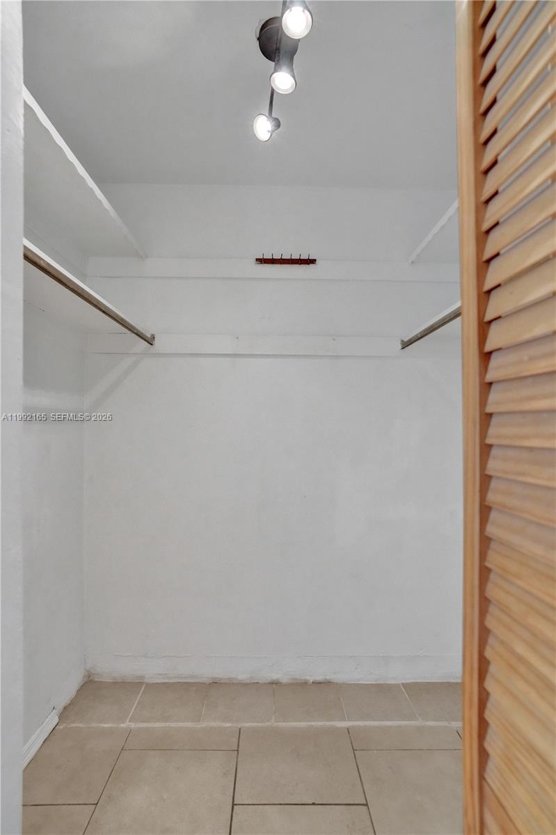 ROLLING GREEN CONDO B - Residential