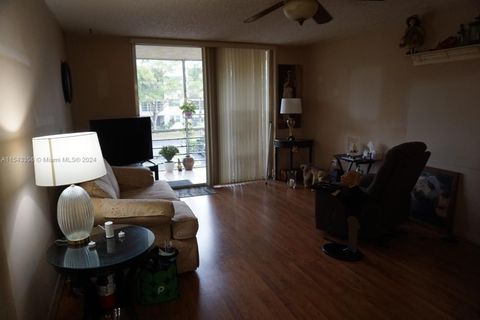 Condominium in Tamarac FL 9090 Lime Bay Blvd Blvd 5.jpg