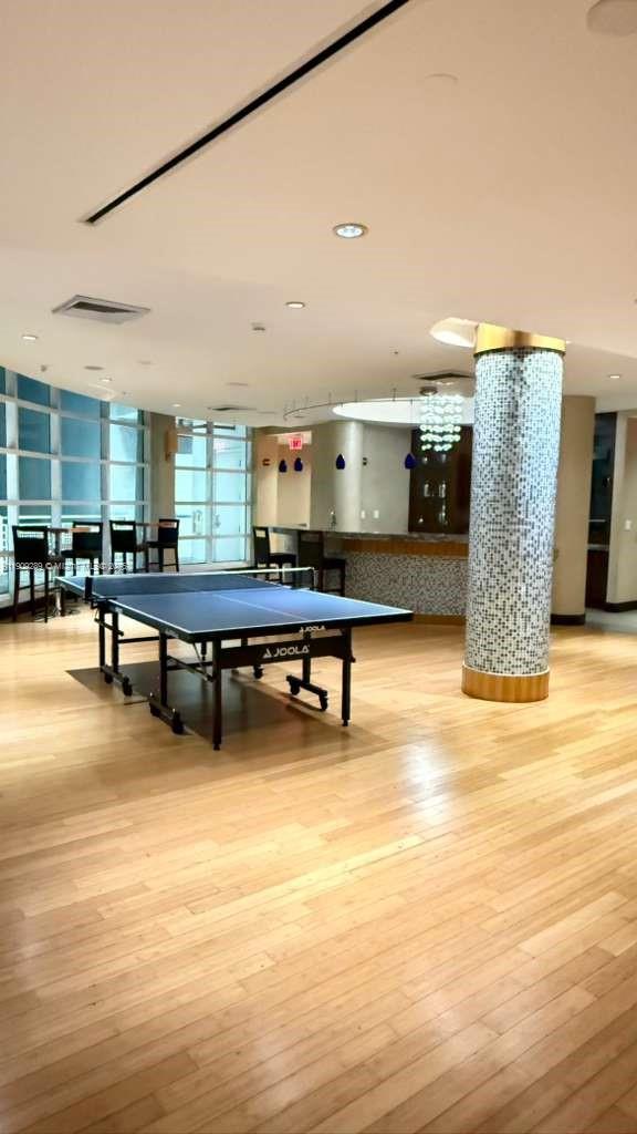 VIZCAYNE SOUTH CONDO - Residential