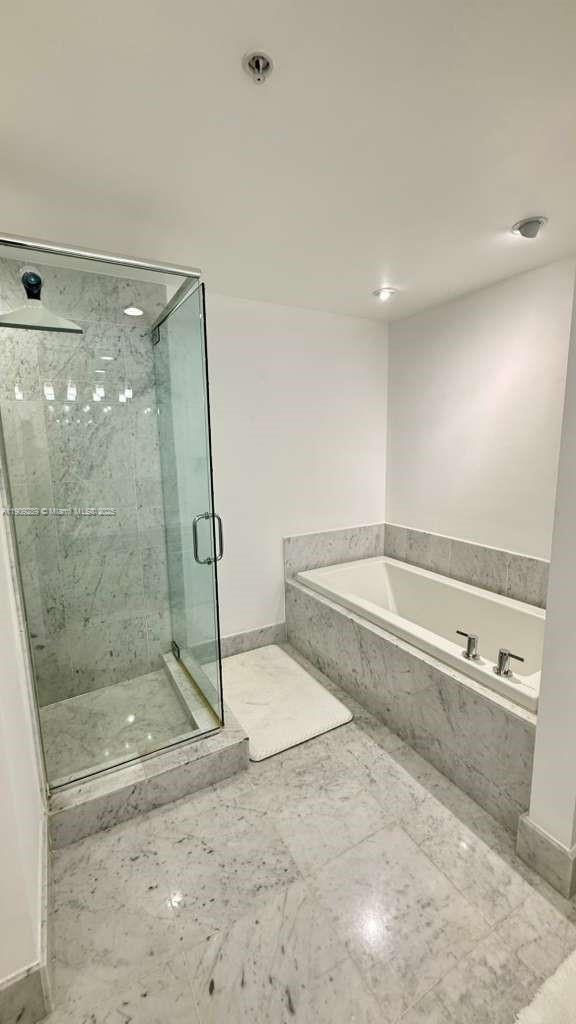 VIZCAYNE SOUTH CONDO - Residential