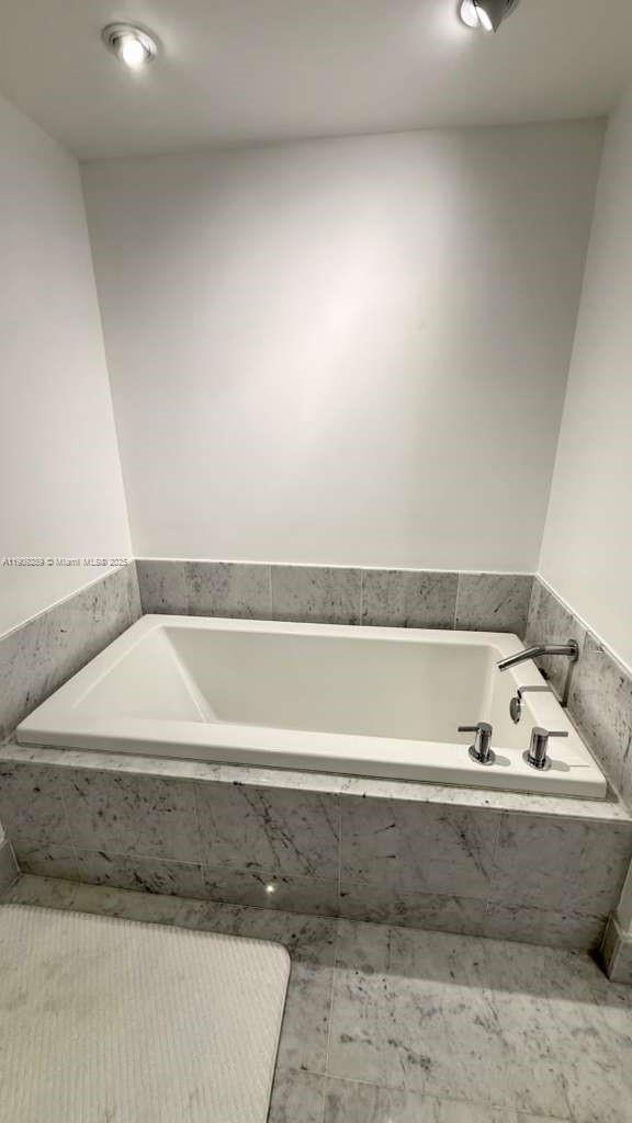 VIZCAYNE SOUTH CONDO - Residential