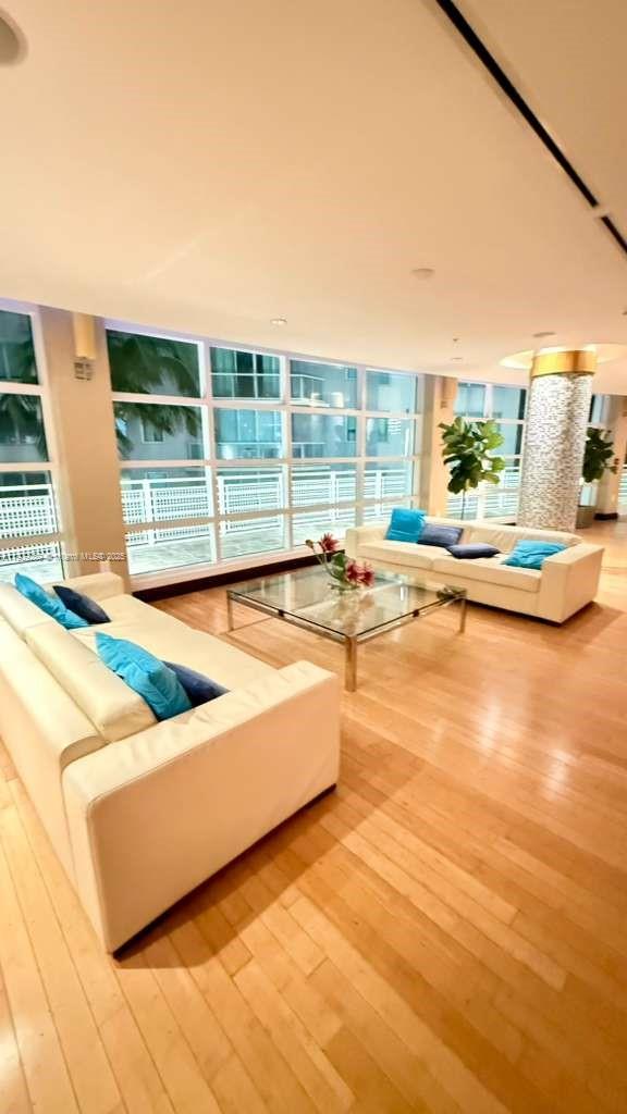 VIZCAYNE SOUTH CONDO - Residential