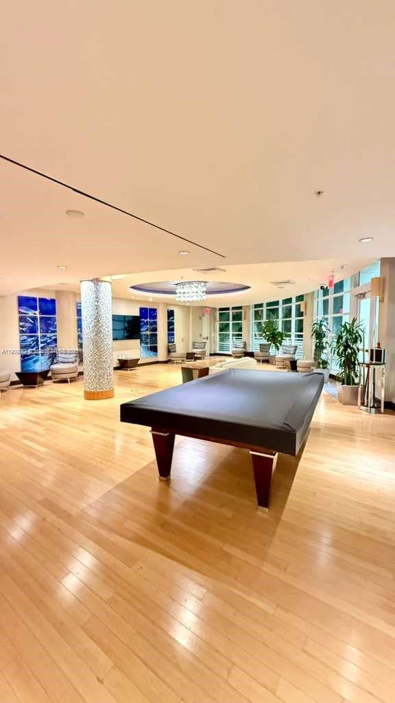 VIZCAYNE SOUTH CONDO - Residential