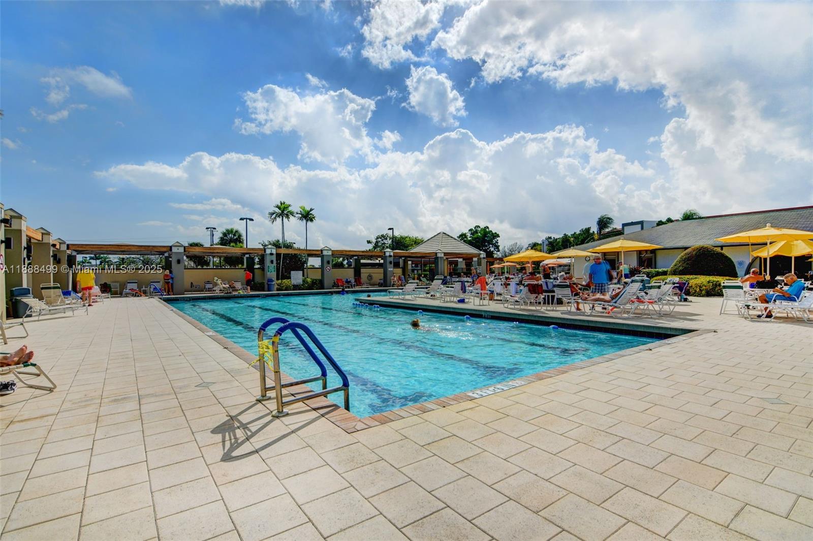 LUCAYA VILLAGE 1-B CONDO - Residential