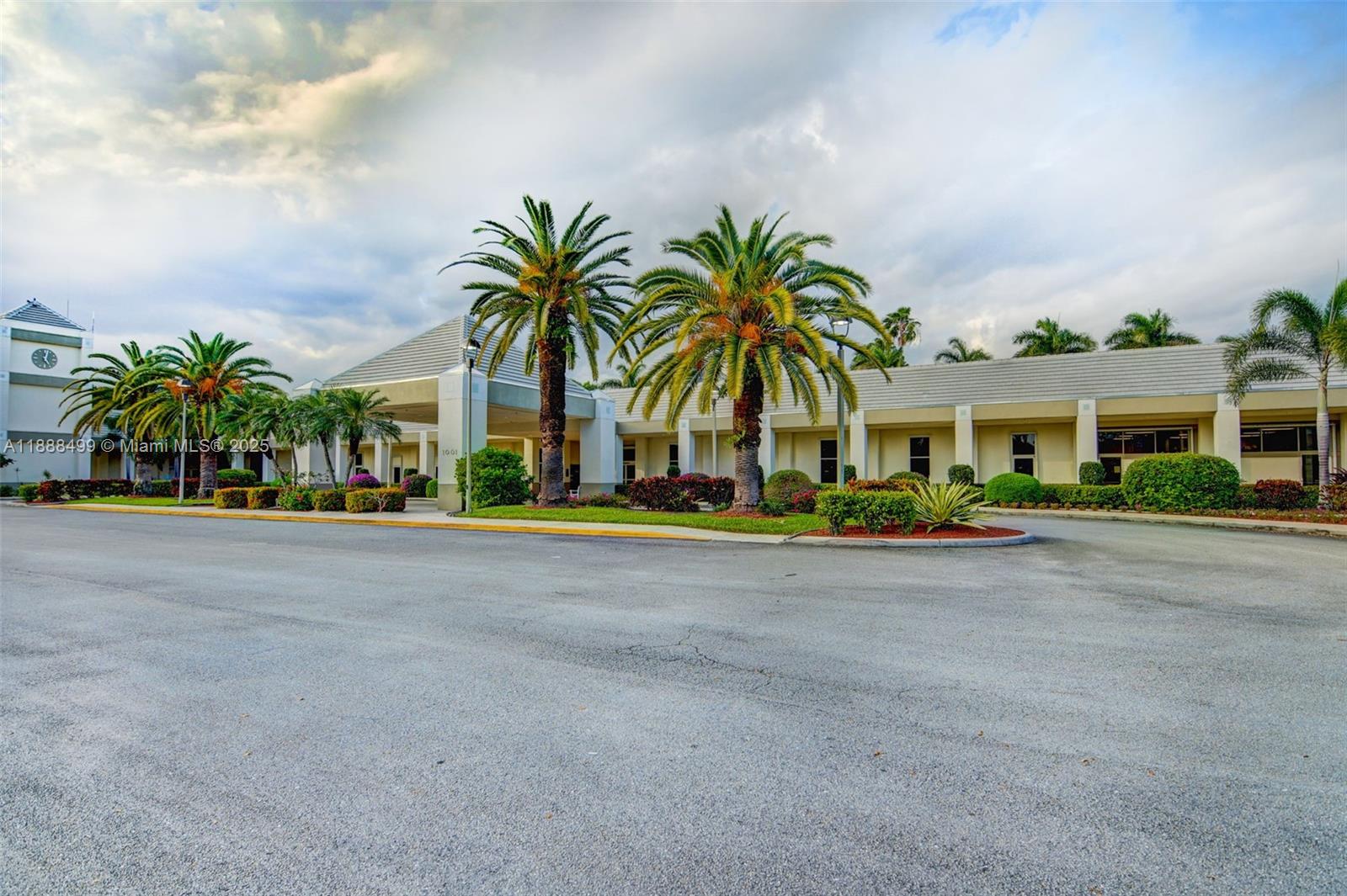 LUCAYA VILLAGE 1-B CONDO - Residential