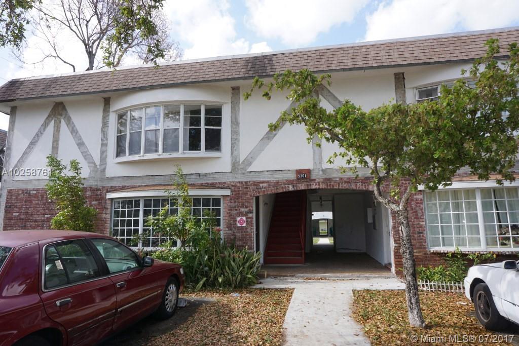 Spacious, remodeled 3 bed/2 bath corner unit condominium located in an all age, guard gated community. Nice and bright unit with updated kitchen and bathrooms, tile flooring throughout. All new appliances and AC unit.
Laundry room with hookups located near front door in hallway. Section 8 welcomed (except for BCHA Section 8)