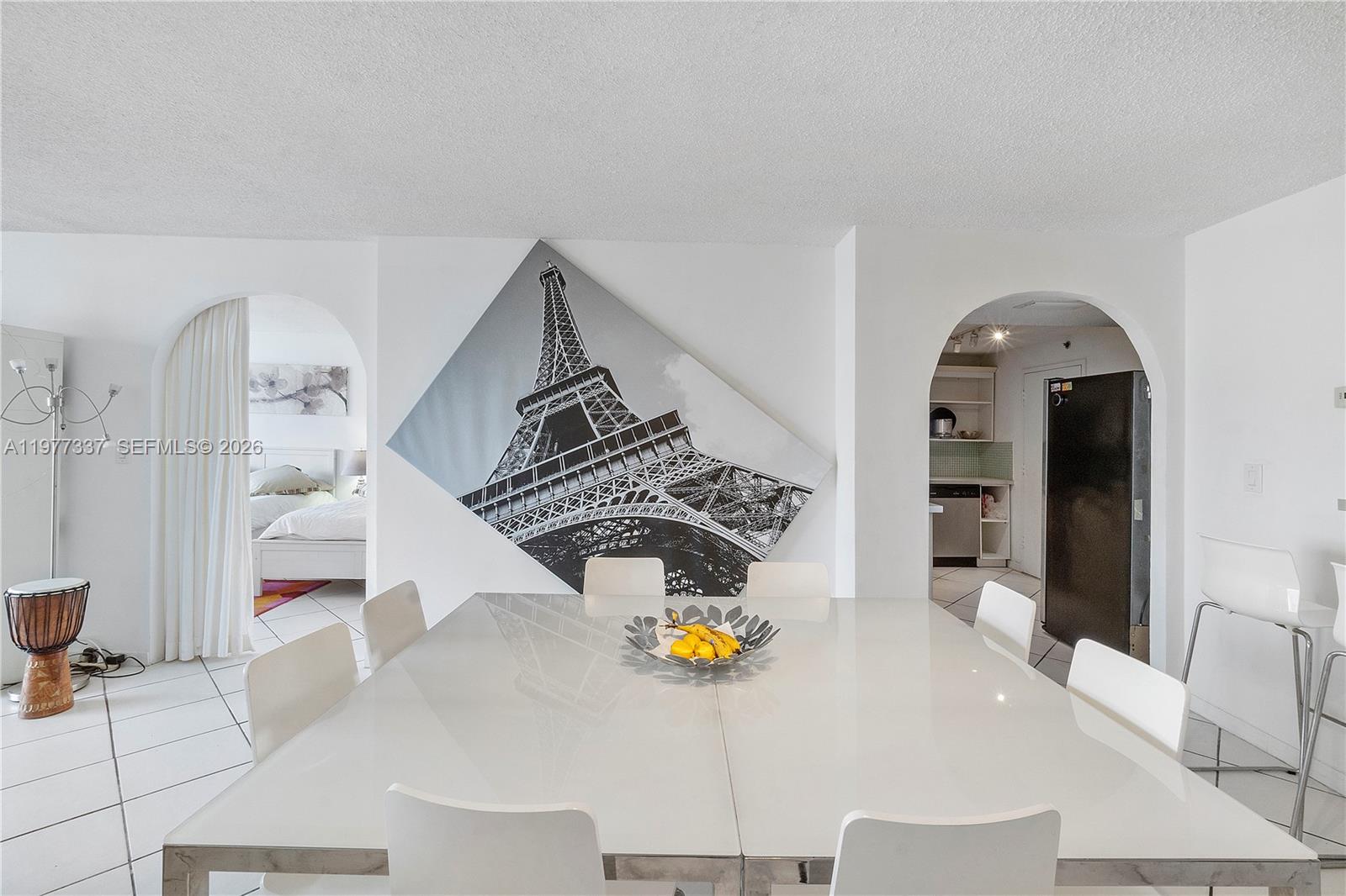 6039 Collins Ave 829