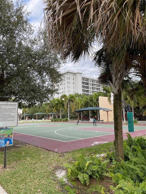 555 Oaks Ln 203 Pompano Beach FL 33069