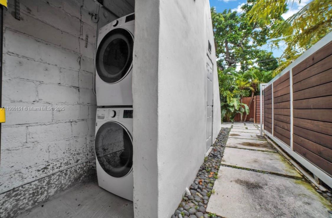 BUENA VISTA EST - Residential Lease