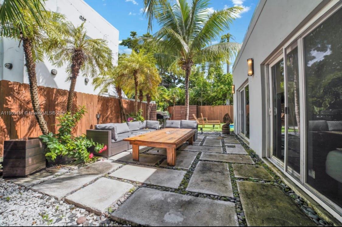 524 NW 35th St 5