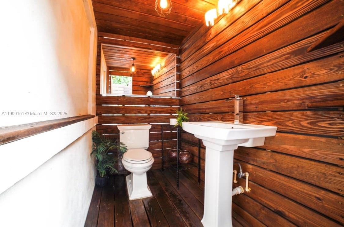 BUENA VISTA EST - Residential Lease