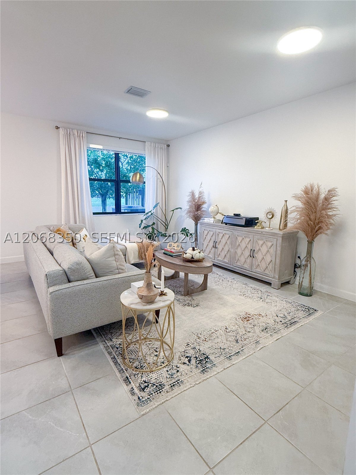 10095 SW 231 LN .