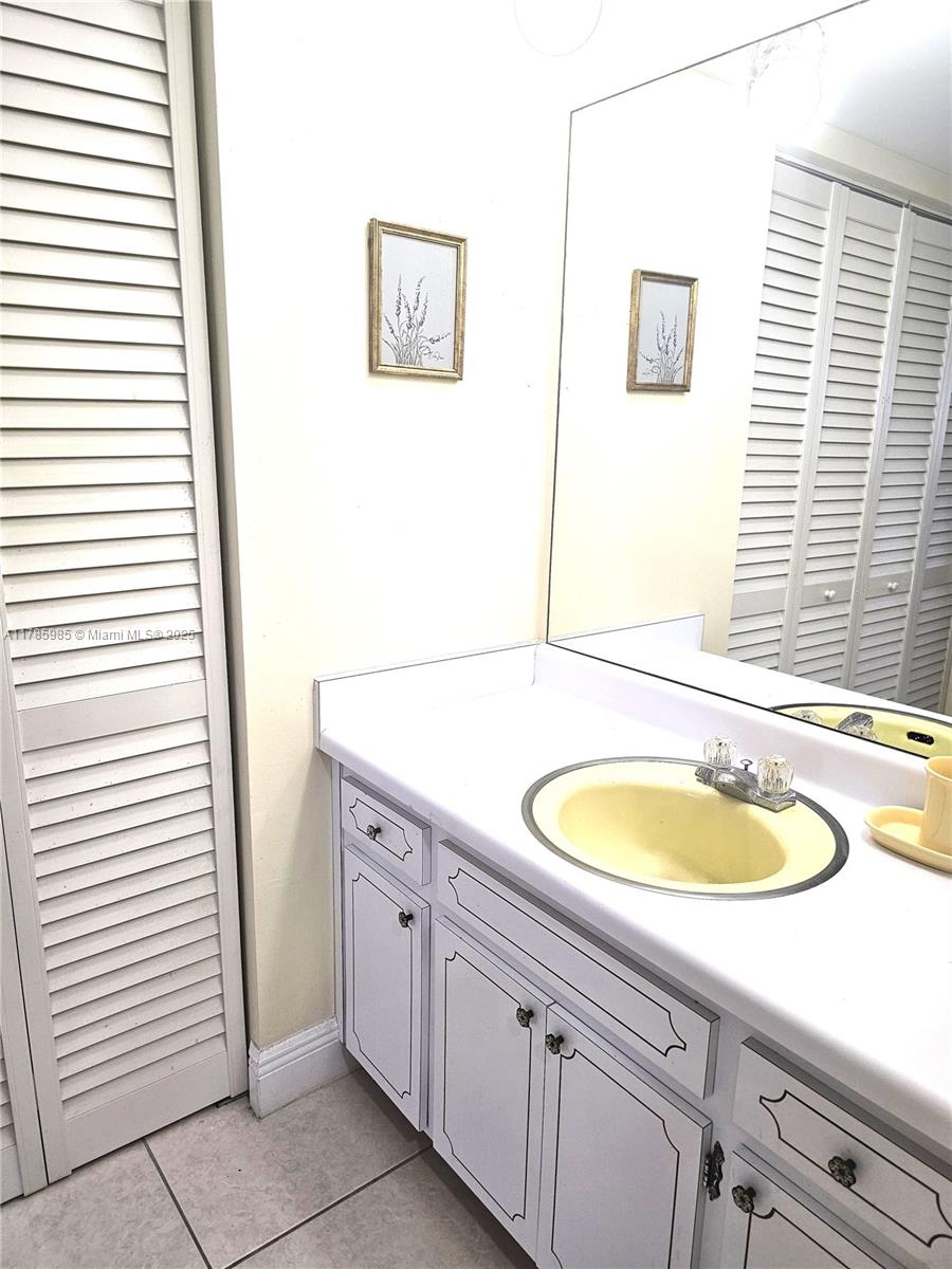 RIVIERA APTS SOUTH INC - Residential Lease