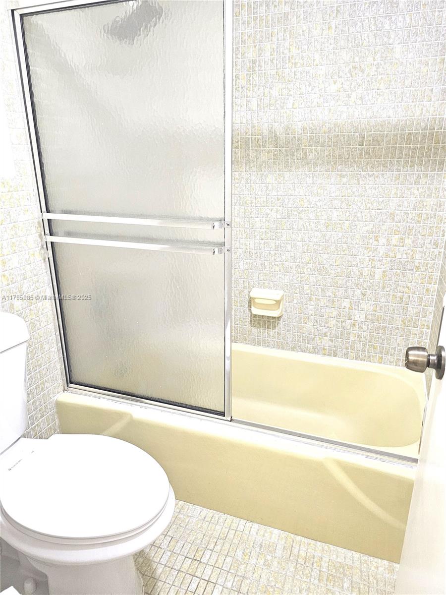 RIVIERA APTS SOUTH INC - Residential Lease