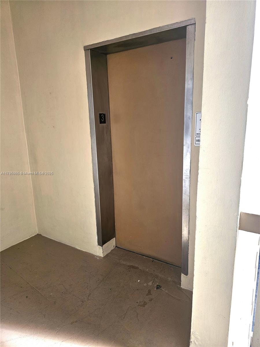 RIVIERA APTS SOUTH INC - Residential Lease