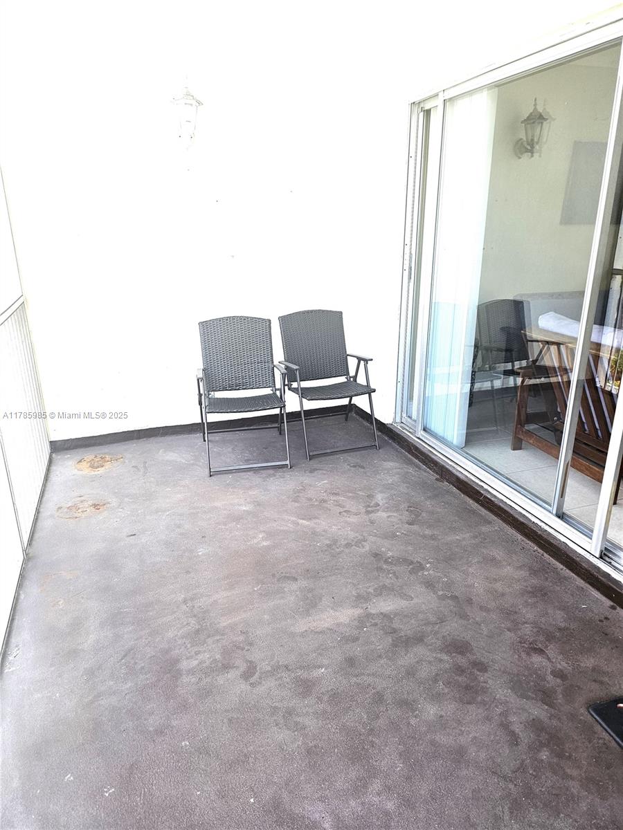 RIVIERA APTS SOUTH INC - Residential Lease