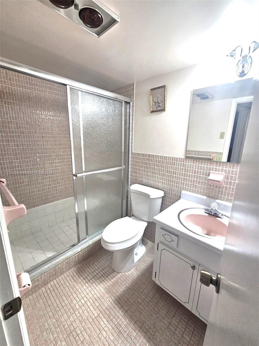 RIVIERA APTS SOUTH INC - Residential Lease