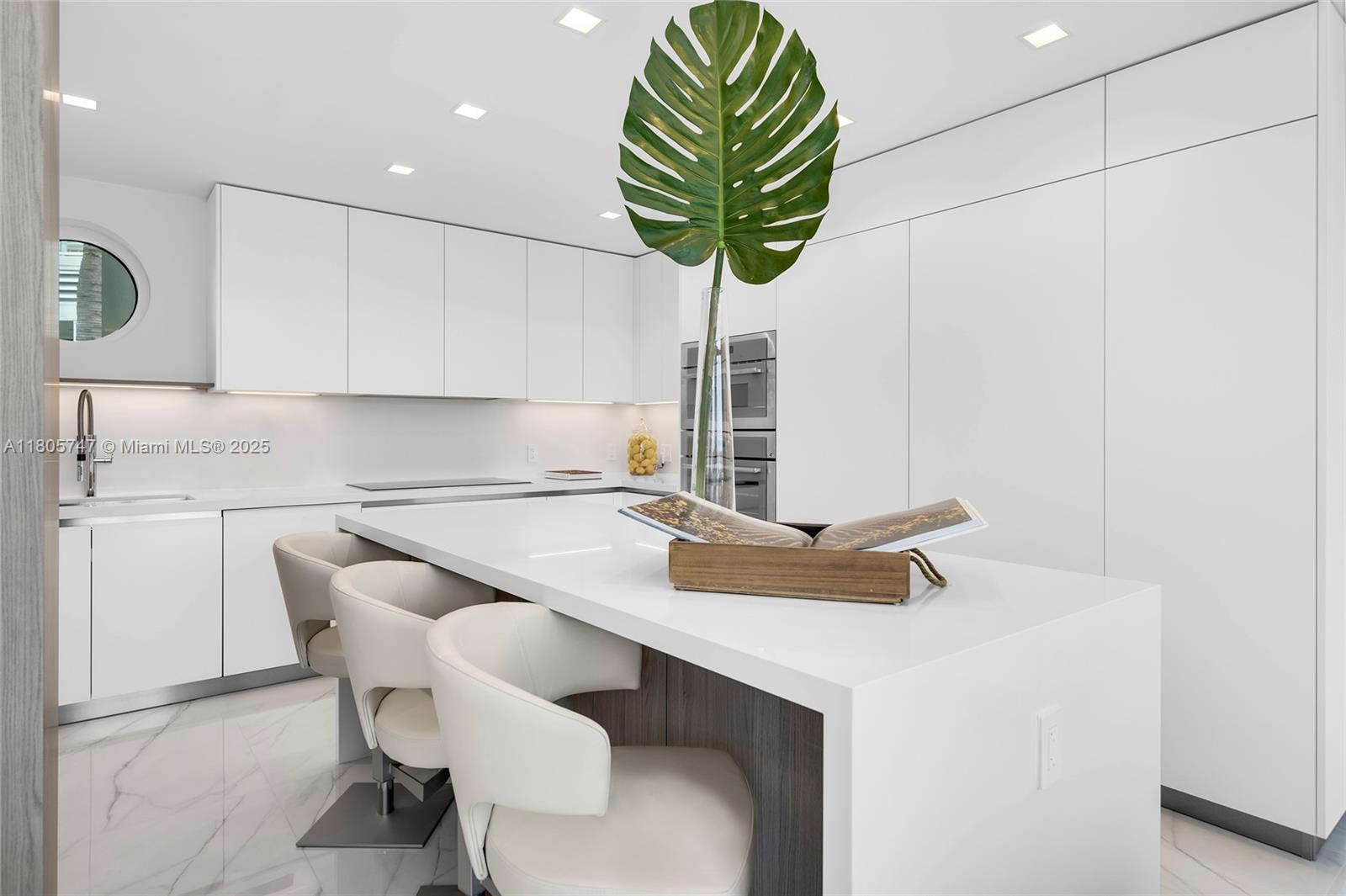 CONTINUUM ON SOUTH BEACH - Residential