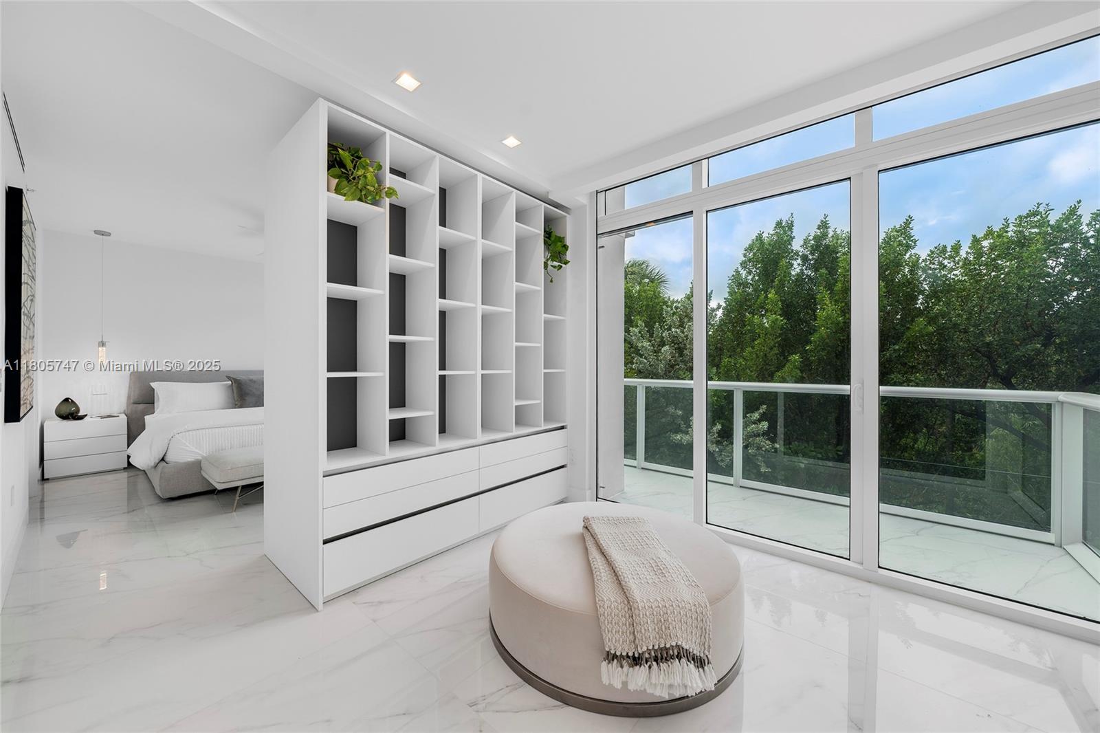 CONTINUUM ON SOUTH BEACH - Residential