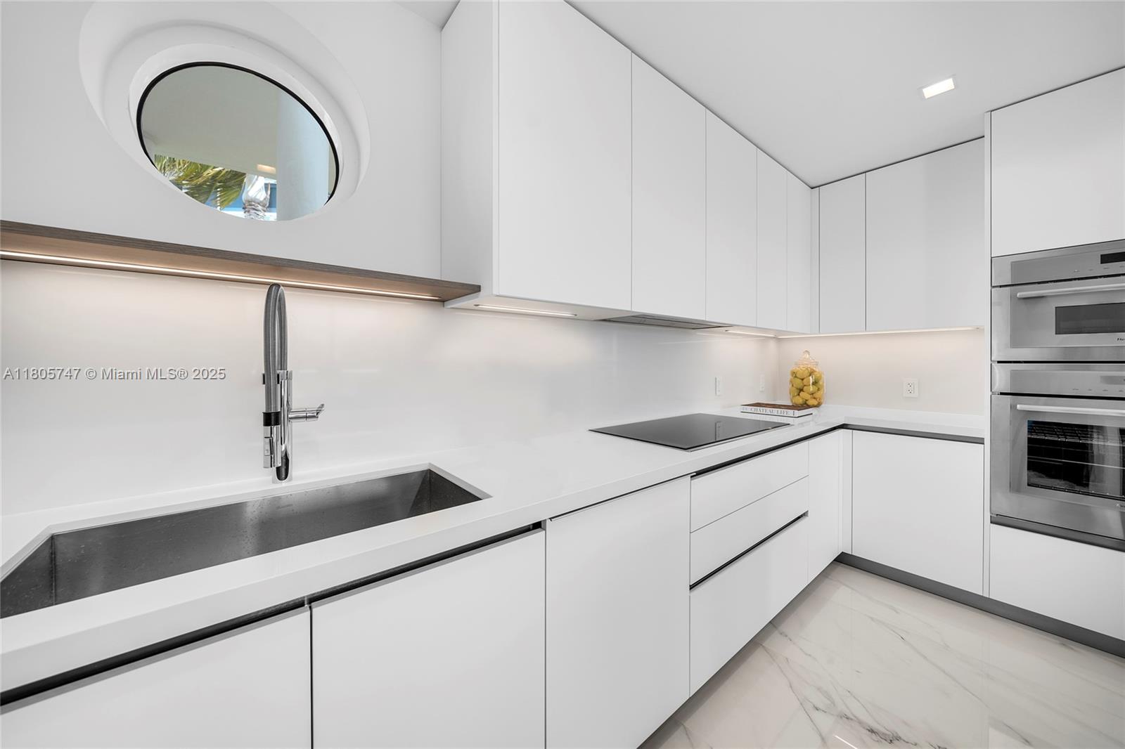 CONTINUUM ON SOUTH BEACH - Residential