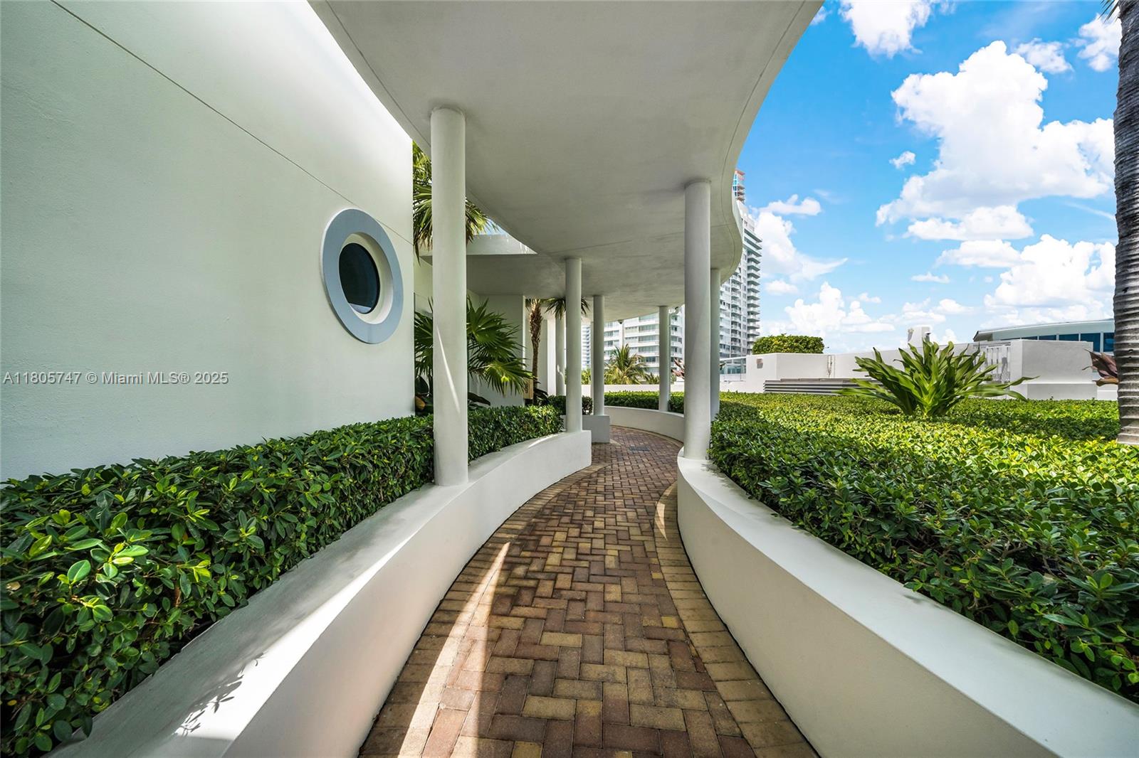 CONTINUUM ON SOUTH BEACH - Residential