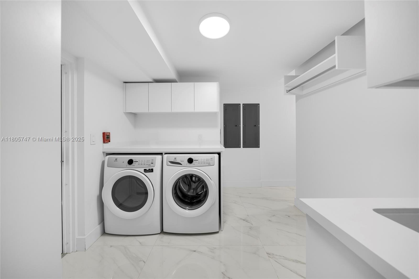 CONTINUUM ON SOUTH BEACH - Residential
