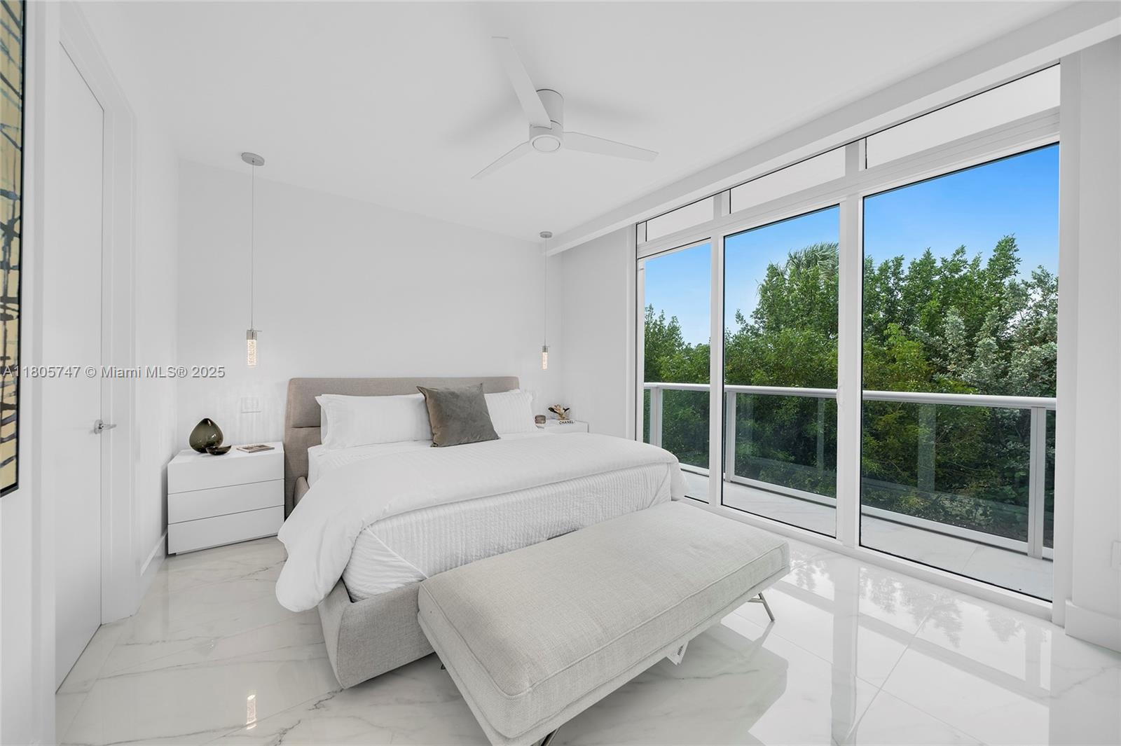 CONTINUUM ON SOUTH BEACH - Residential