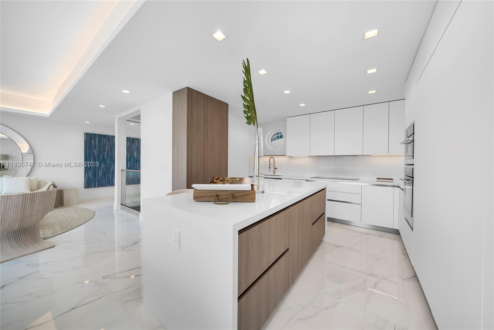 CONTINUUM ON SOUTH BEACH - Residential