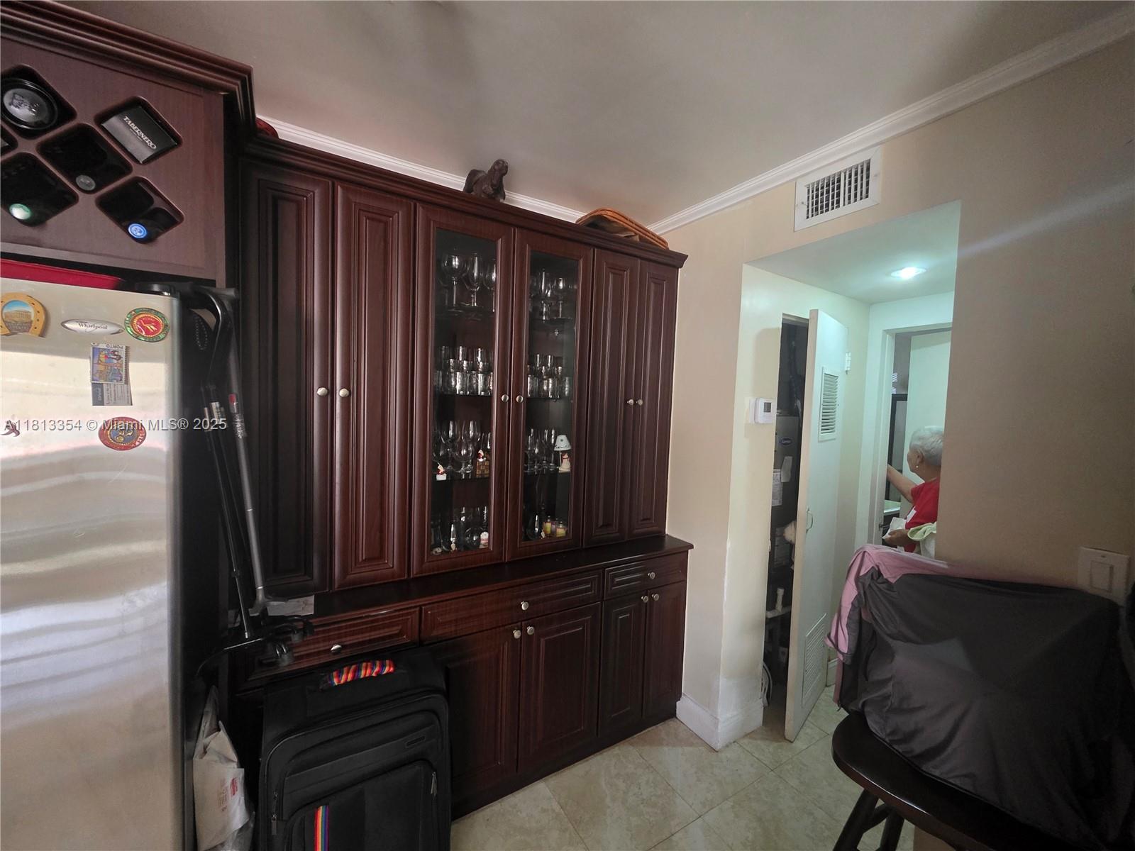 543 Meridian Ave 1