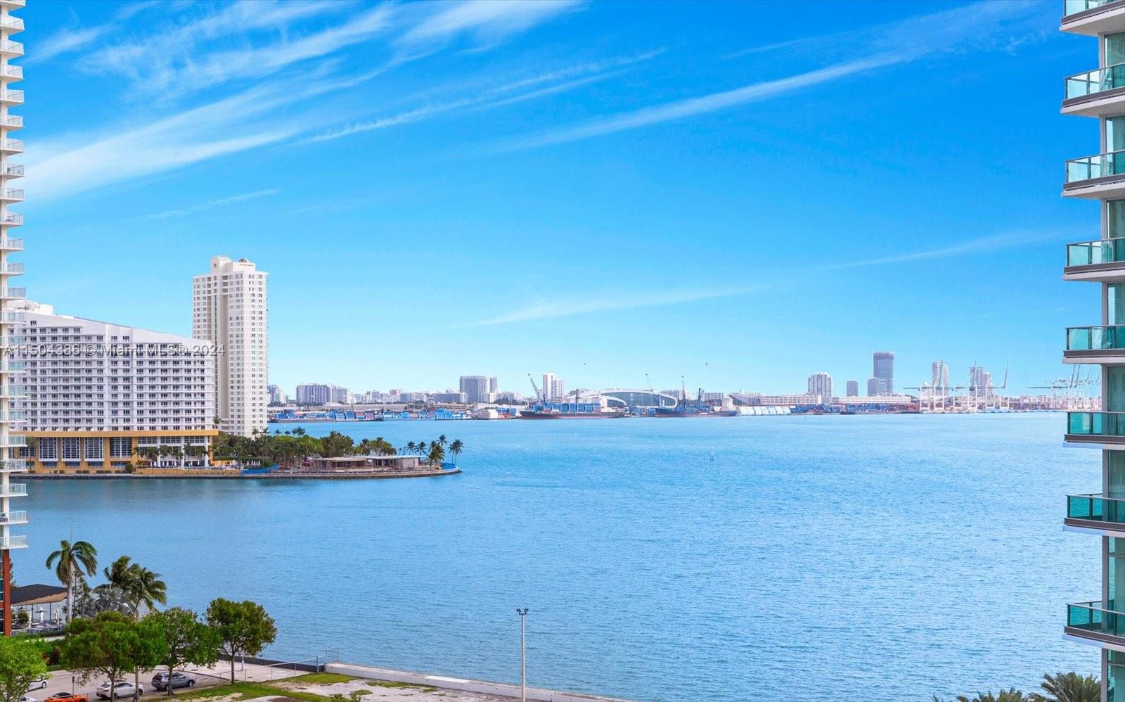 Stunning fully furnished turnkey one bedroom unit at Brickell House, equipped with top of the line appliances,
beautiful kitchen and large bedroom space. This unit has beautiful panoramic unobstructed Bay views and a
wonderful oversized balcony with access from the living room and bedroom. Brickell House is conveniently located in the best part of Brickell both walking distance from the water and also Brickell City Centre. Building amenities include 2 pools (one on the rooftop with the most incredible views), large gym, meeting rooms with free wifi, 24 hr concierge, valet and so much more. Enjoy the luxury life in Brickell where everything is provided including 2 TVs, speakers, decorative items, kitchenware and linens so that you can move right in and start your Miami life with ease!