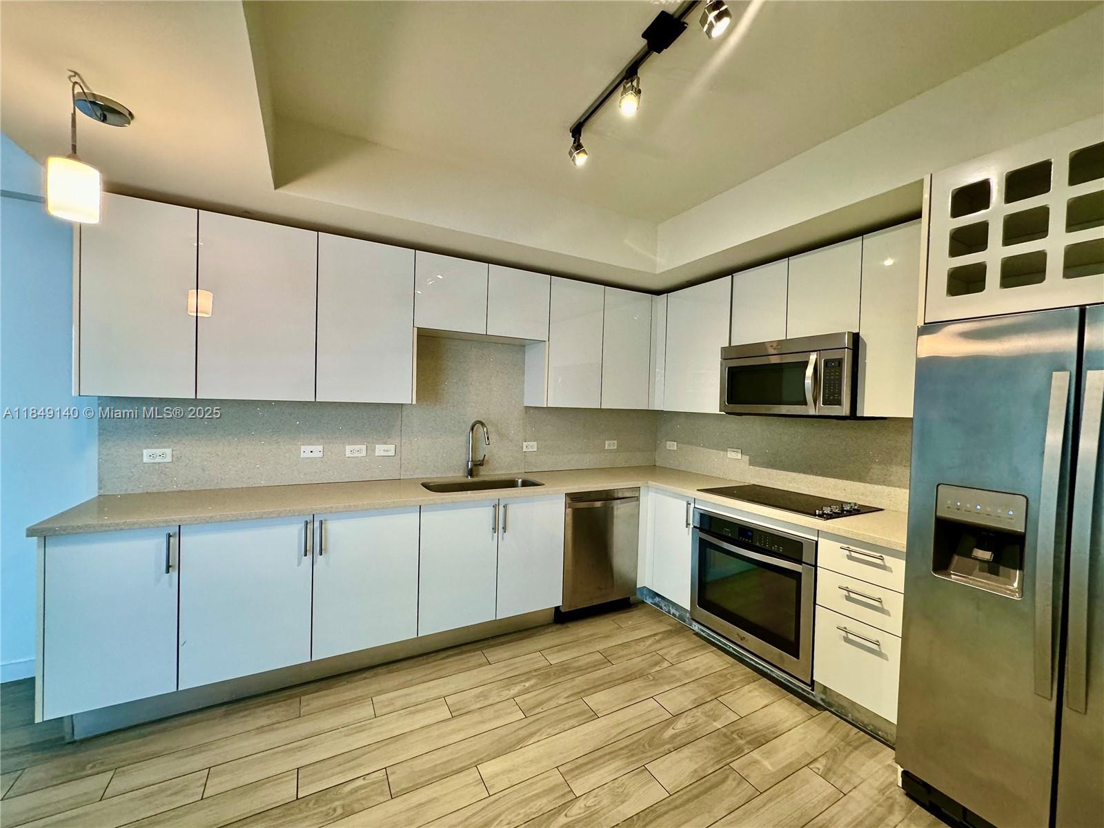 999 SW 1st Ave 2801