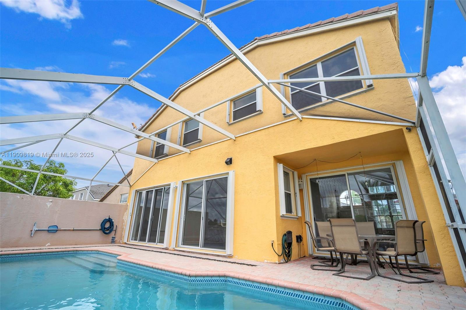 TOWNGATE - Residential Lease