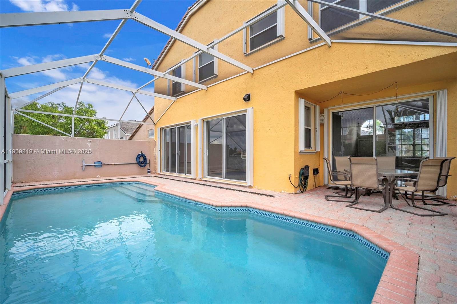 TOWNGATE - Residential Lease