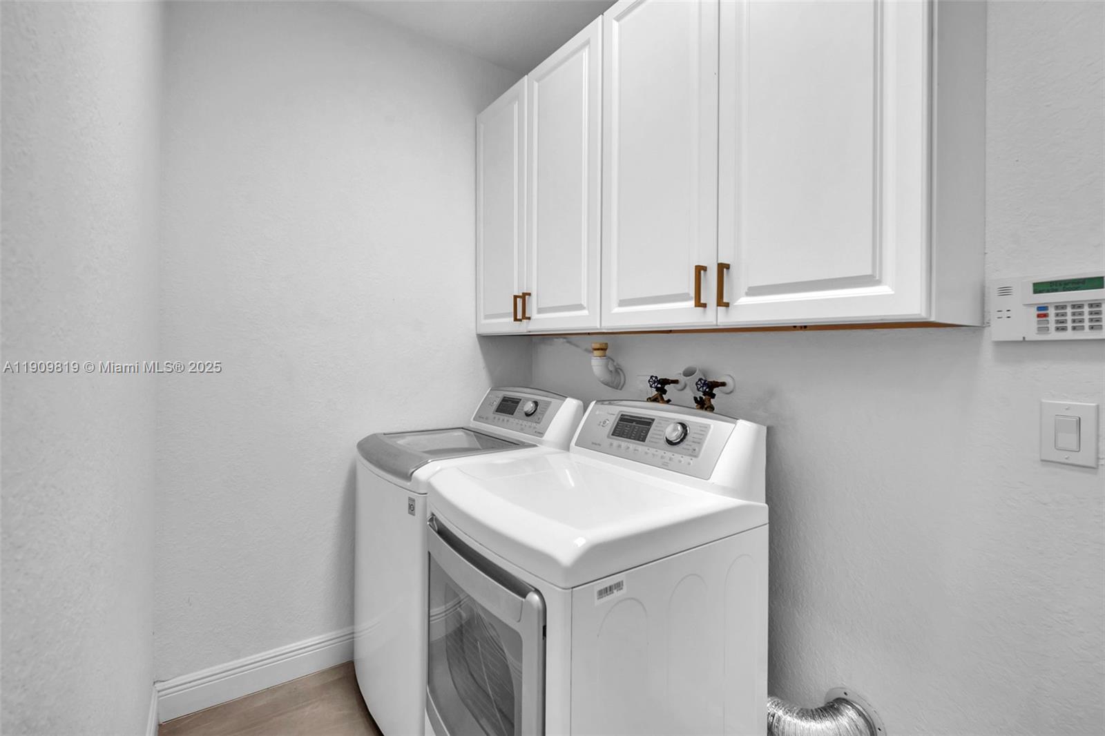 TOWNGATE - Residential Lease