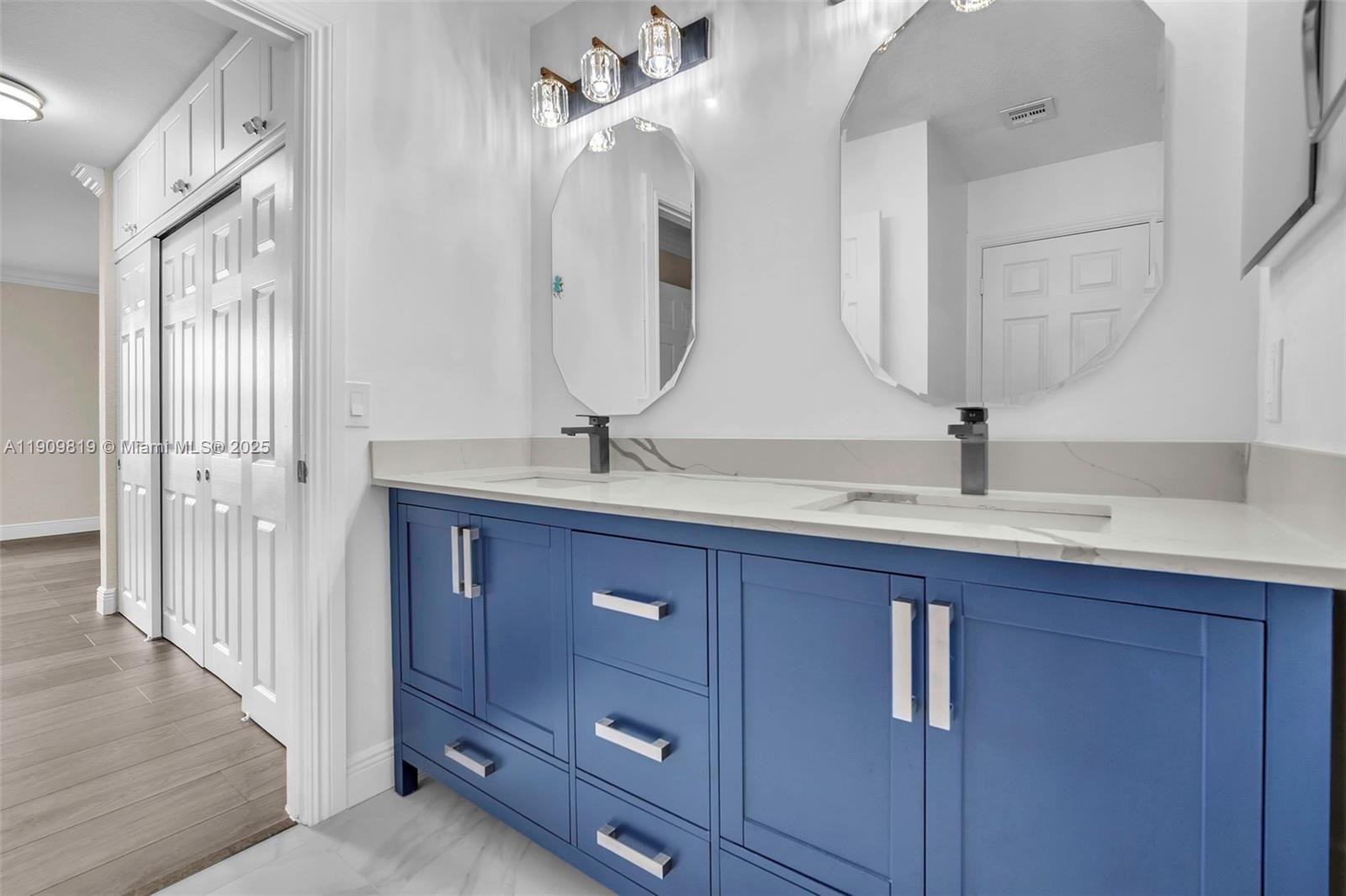 TOWNGATE - Residential Lease