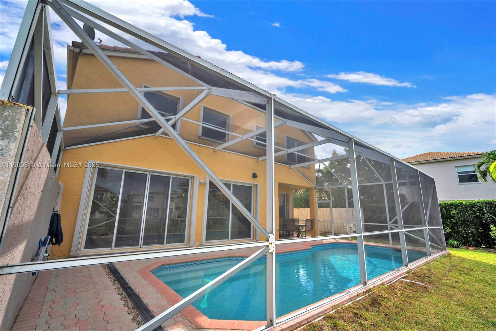 TOWNGATE - Residential Lease