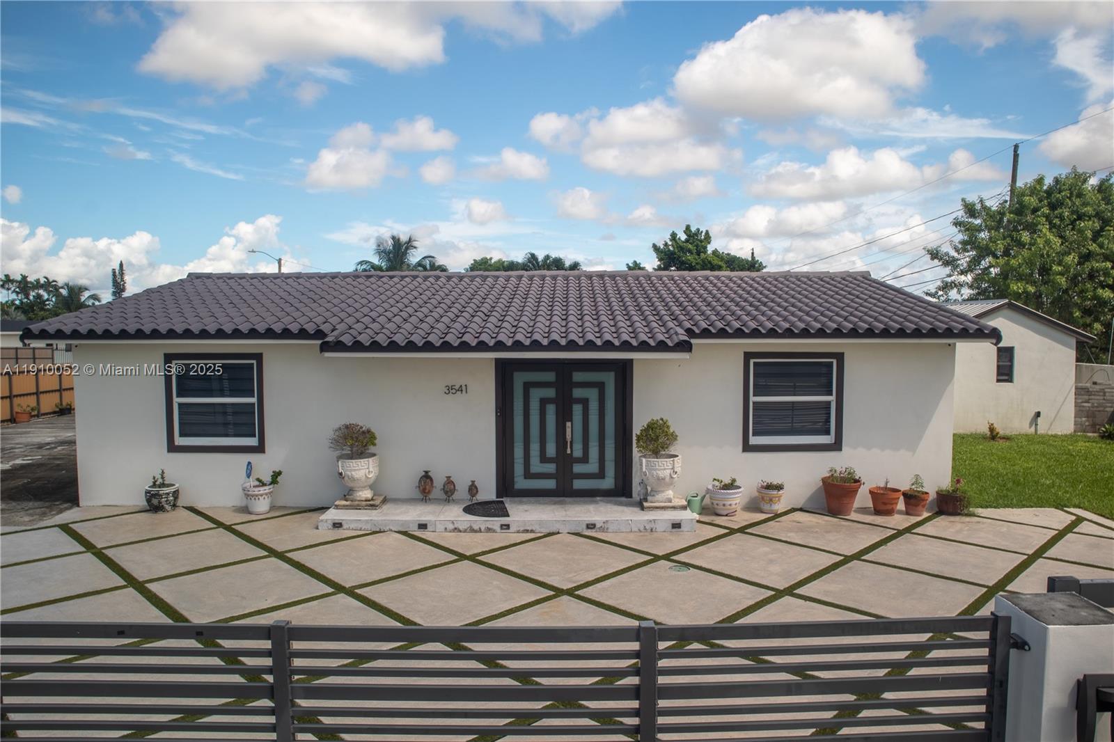 LEE GROVE ESTS - Residential