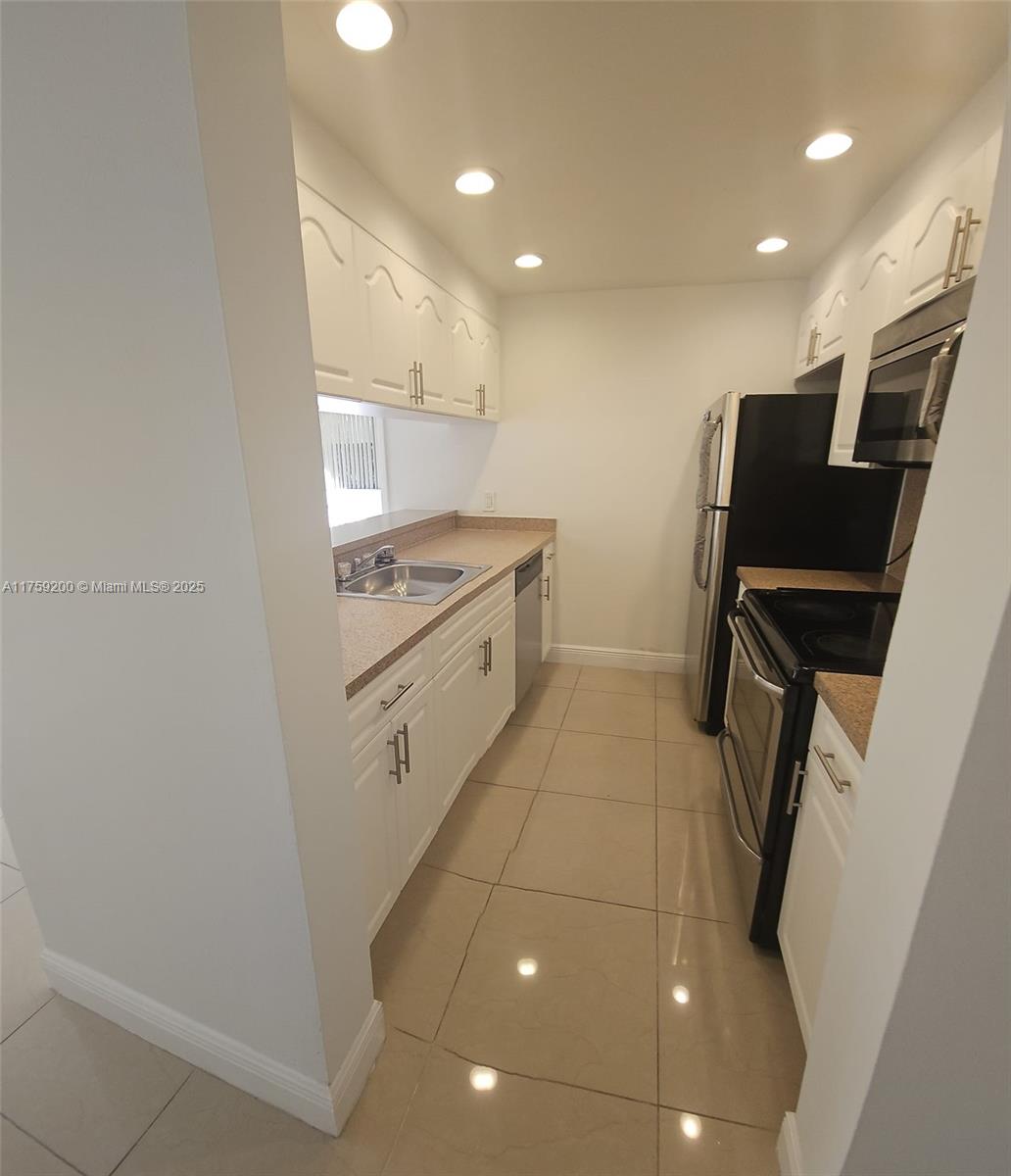 Rental Property at 8160 Geneva Ct 208, Doral, Miami-Dade County, Florida - Bedrooms: 2 
Bathrooms: 2  - $2,350 MO.