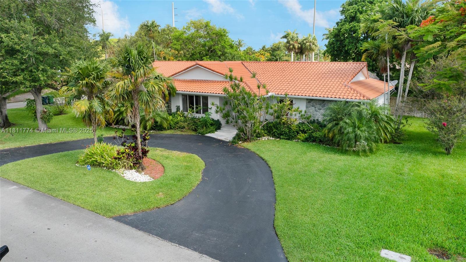 7775 Sw 145th St, Palmetto Bay, Miami-Dade County, Florida - 4 Bedrooms  
3 Bathrooms - 