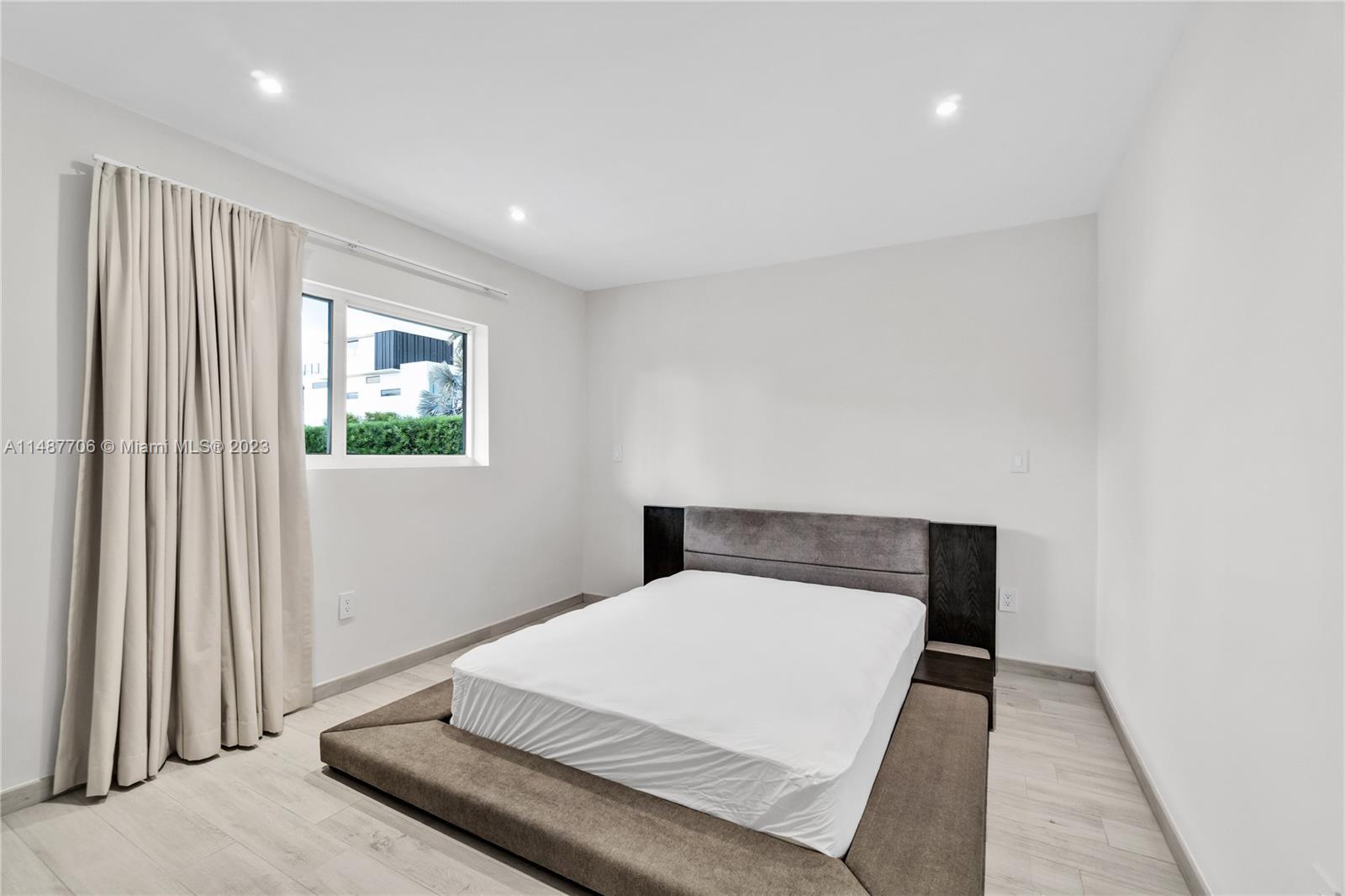 BISCAYNE ISL - Residential