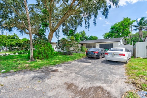 Photo of 7636 Alhambra Blvd, Miramar, FL 33023 (MLS # A12071252)